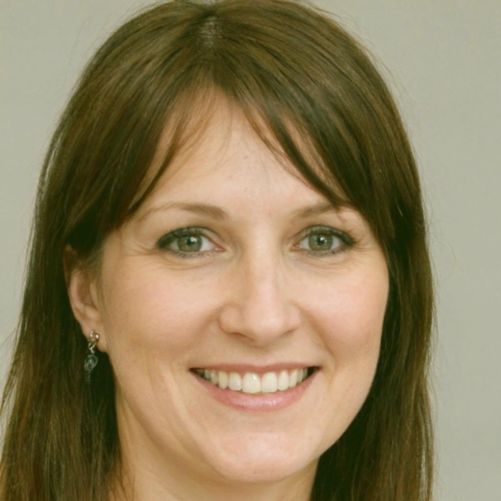 Elif Karadeniz, Travenolira eğitim koordinatörü